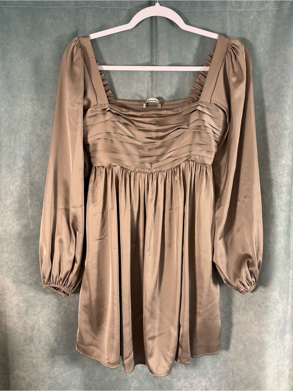 Abercrombie & Fitch Emerson Satin Long-Sleeve Babydoll Dress in Taupe XSP